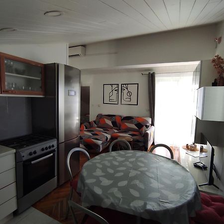 Apartmani Lidija 로파르 외부 사진