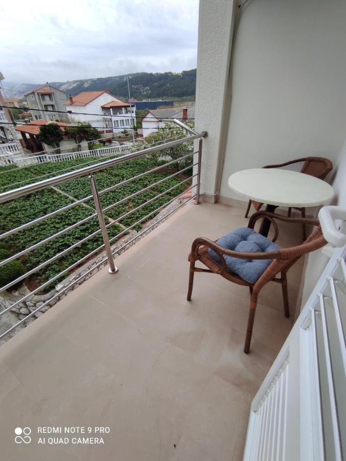 Apartmani Lidija 로파르 외부 사진