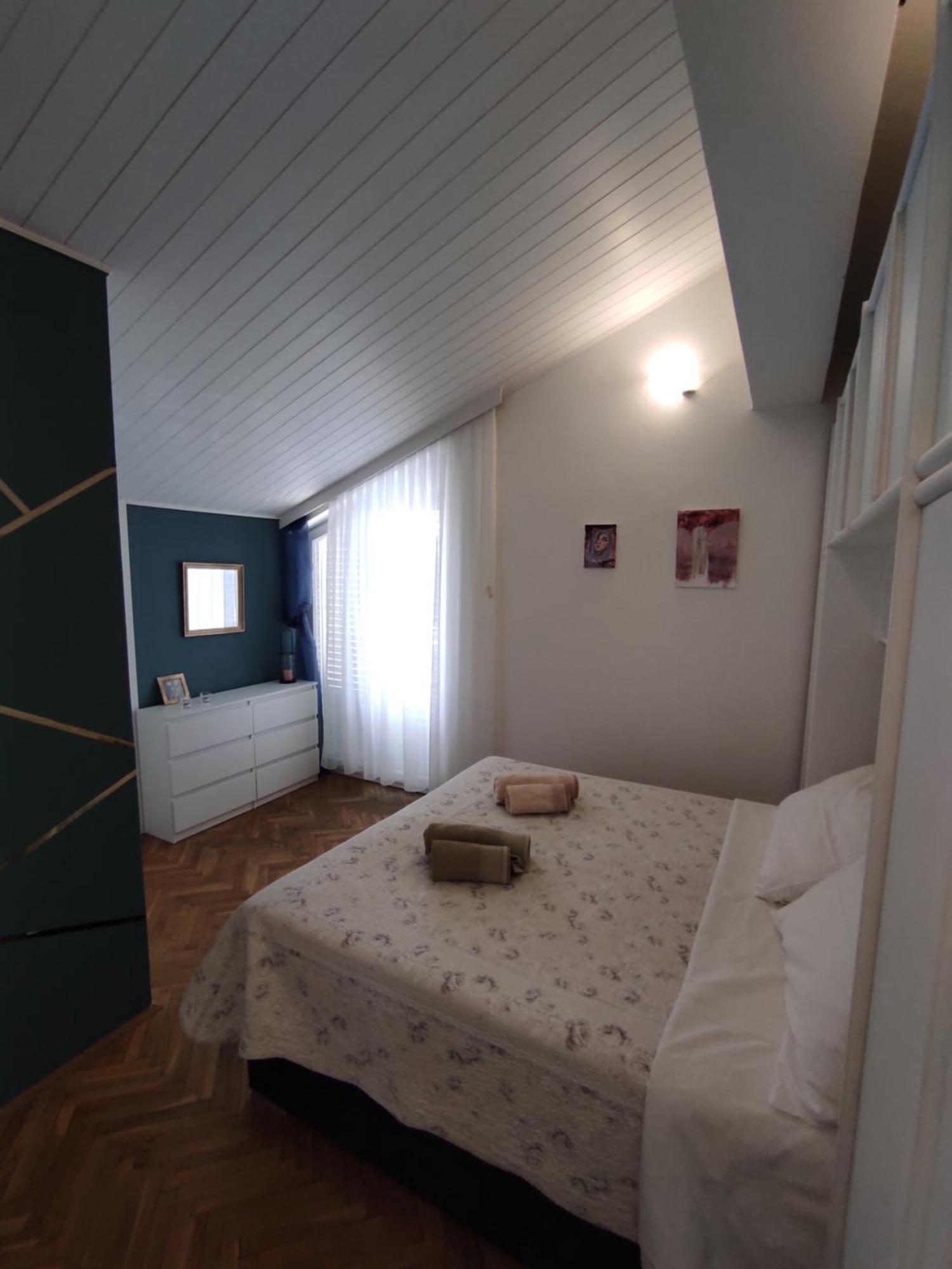 Apartmani Lidija 로파르 외부 사진